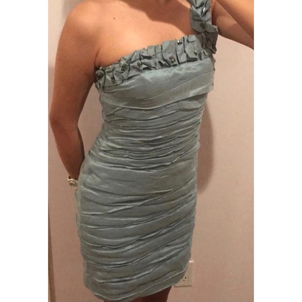 Alberto Makali Silver Cocktail dress in size 8.